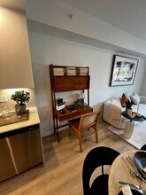 572 S Biscayne River Dr, Unit A1 in Miami, FL - Foto de edificio - Building Photo