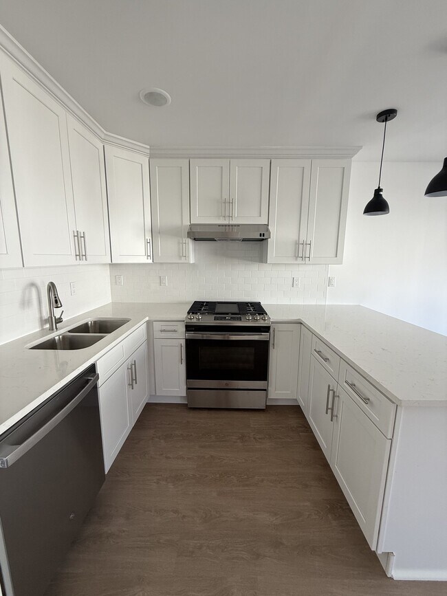 176 Pennington Ave, Unit 14 in Passaic, NJ - Building Photo - Building Photo