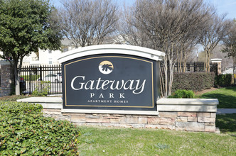 Gateway Park Apartments in Arlington, TX - Building Photo - Building Photo