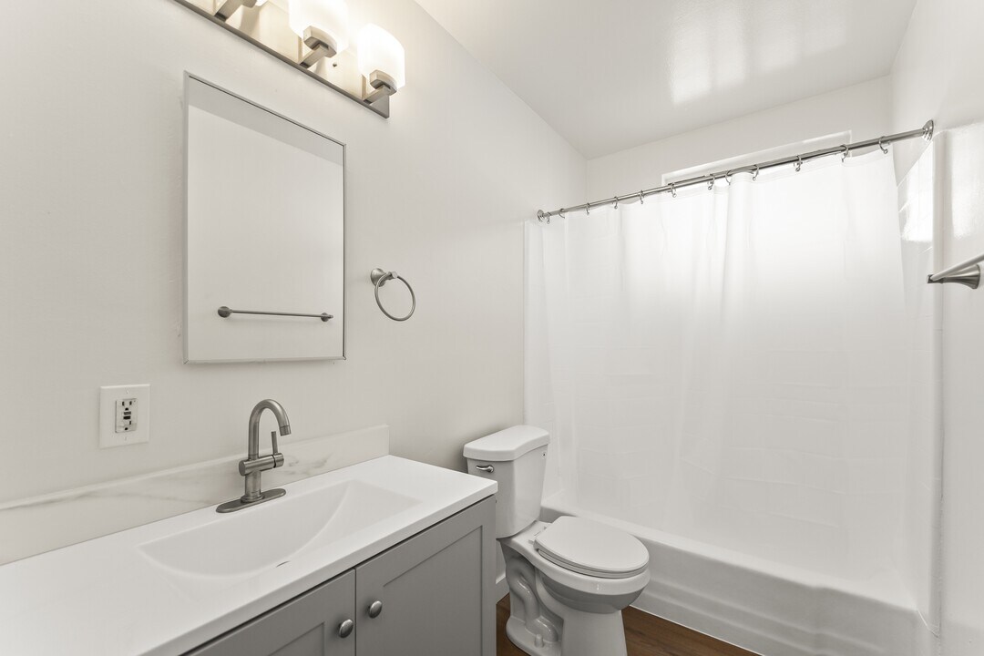 1339 W 109th St in Los Angeles, CA - Building Photo