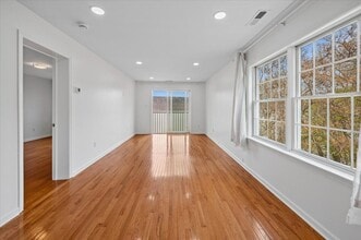 727 Warburton Ave in Yonkers, NY - Building Photo - Building Photo