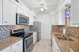 10580 High Hollows Dr in Dallas, TX - Building Photo - Building Photo