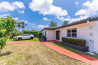 201 Calle Grande Dr in Hollywood, FL - Foto de edificio - Building Photo