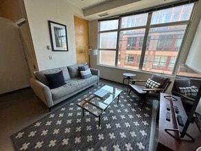 379 Harrison Ave, Unit 4 in Boston, MA - Building Photo - Building Photo