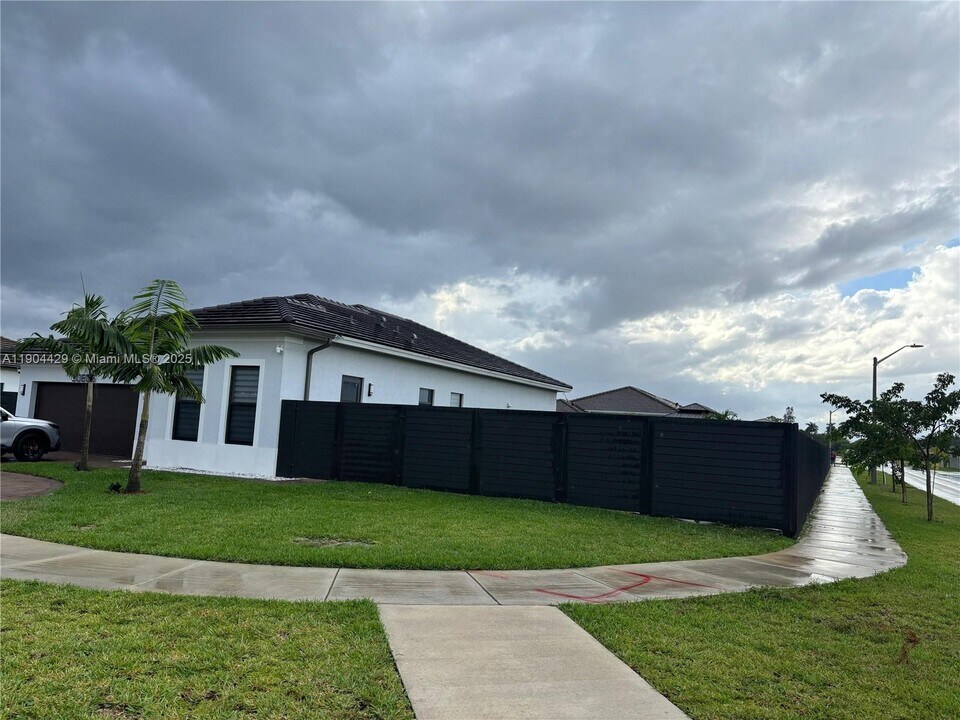 30806 SW 192nd Ave in Homestead, FL - Building Photo