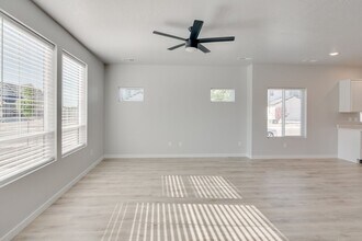 260 S Echo Cyn Ave in Meridian, ID - Building Photo - Building Photo