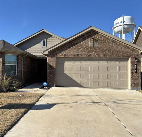 608 Breckenridge Pk Dr in Alvarado, TX - Building Photo