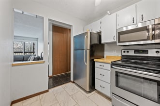3850 Plymouth Blvd in Minneapolis, MN - Building Photo - Building Photo