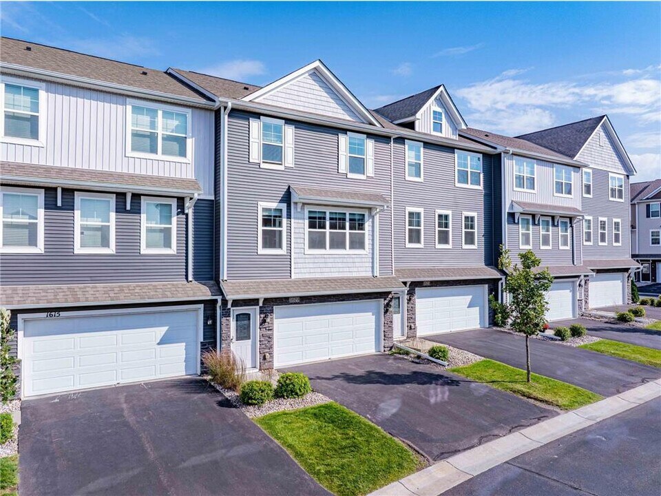 1619 Windigo Ln in Shakopee, MN - Building Photo