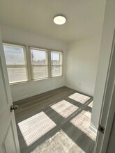 1956 1/2 Park Grove Ave in Los Angeles, CA - Foto de edificio - Building Photo