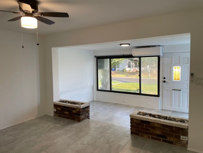 253 Mateo Way NE in St. Petersburg, FL - Building Photo - Building Photo