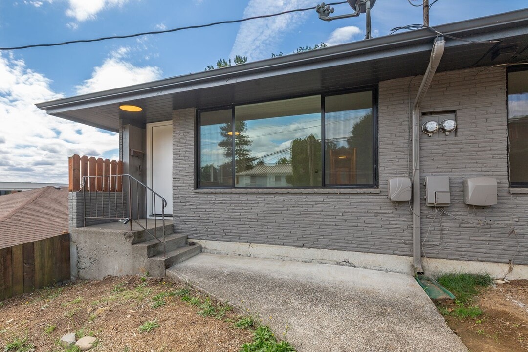635 NE Dallas St in Camas, WA - Building Photo