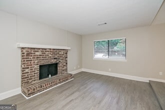 10084 Silent Trail in Jonesboro, GA - Foto de edificio - Building Photo