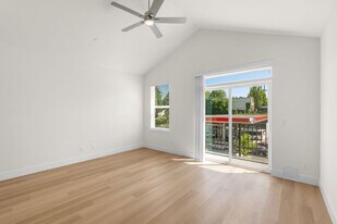 8417 SW 24th Ave in Portland, OR - Building Photo