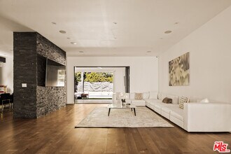 5062 Woodley Ave in Los Angeles, CA - Building Photo - Building Photo