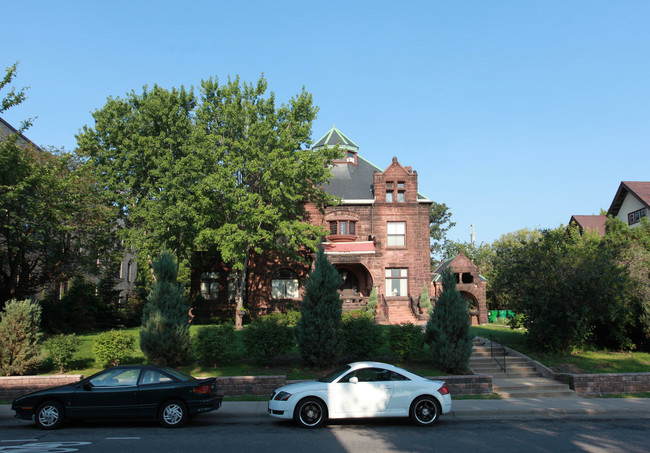 1818 Lasalle Ave in Minneapolis, MN - Building Photo - Building Photo