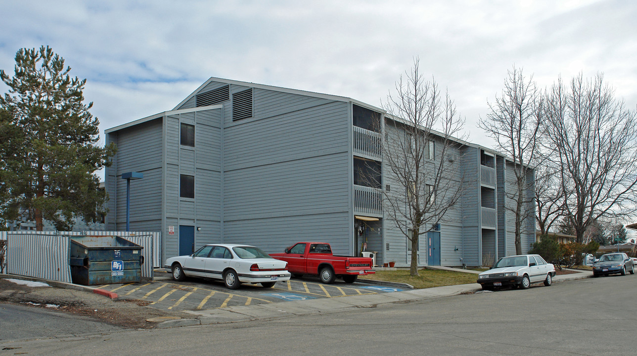 Hazel Park Apartments in Caldwell, ID - Building Photo