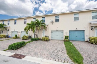 3944 Poinciana Ln in Hollywood, FL - Building Photo - Building Photo