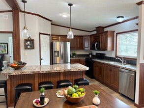 2121 Four Seasons Dr in Ankeny, IA - Foto de edificio - Building Photo