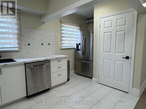13 McPhail Crescent in St Catharines, ON - Building Photo - Building Photo