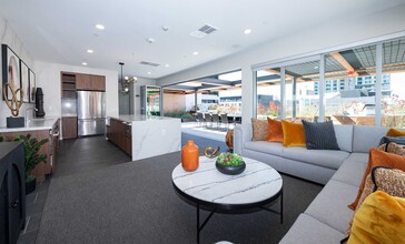 Residences at Lake Merritt in Oakland, CA - Foto de edificio - Building Photo