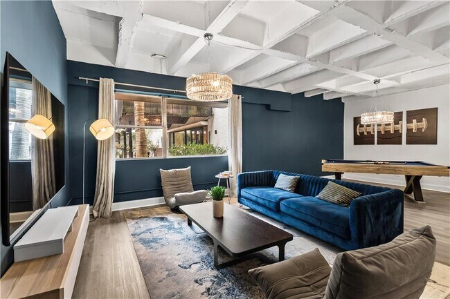 3645 Peachtree Rd NE in Atlanta, GA - Foto de edificio - Building Photo