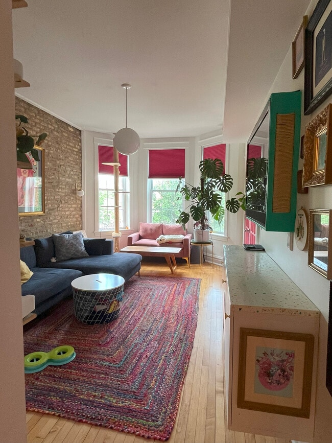 property at 1247 N Greenview Ave
