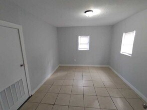5210 Dodge Rd in Jacksonville, FL - Building Photo - Building Photo