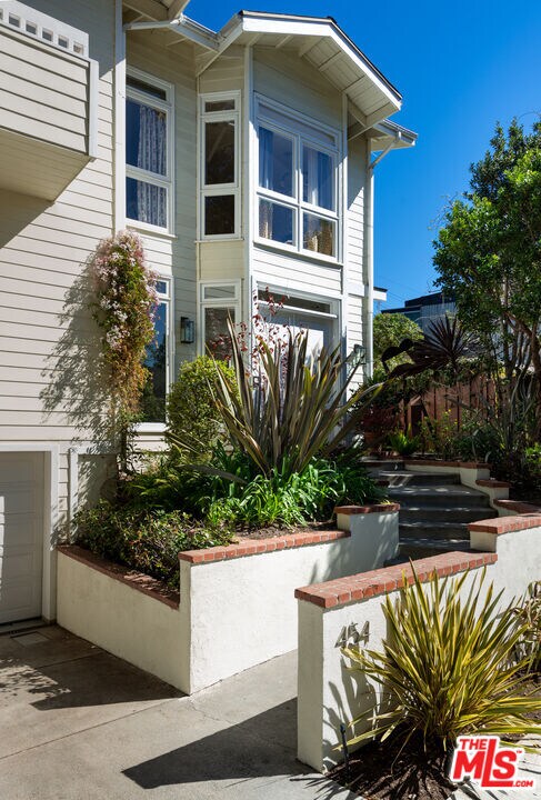 454 Sycamore Rd in Santa Monica, CA - Building Photo - Building Photo
