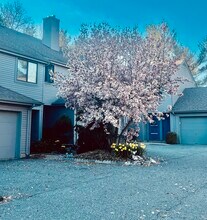140 Dickinson Ln in Mahwah, NJ - Foto de edificio - Building Photo