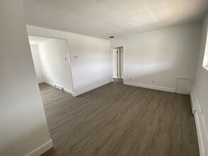 972 Meadow Ave in Bathurst, NB - Building Photo - Building Photo
