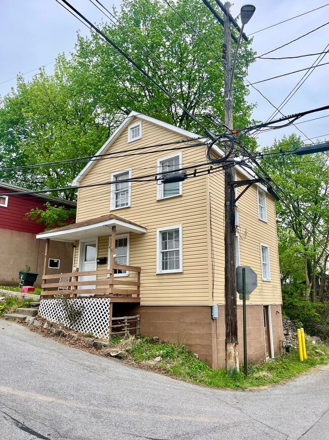 property at 105 N Ridge St