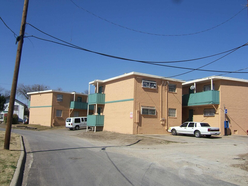 East Side Apartments in Dallas, TX - Building Photo