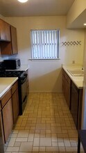 214 A St in Davis, CA - Foto de edificio - Building Photo