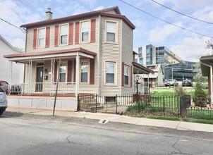 1044 Cherry St in Danville, PA - Building Photo - Building Photo