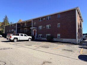 271 Boston Post Rd E in Marlborough, MA - Building Photo - Building Photo