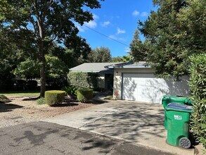 938 W 12th Ave in Chico, CA - Building Photo - Building Photo