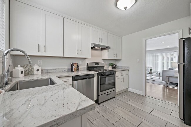 26-28 Arrowhead Ln in Menlo Park, CA - Building Photo - Building Photo