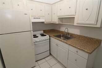 59 NW 37th St in Oakland Park, FL - Building Photo - Building Photo