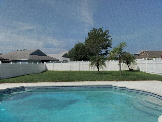 4211 Hartford Lake Dr in Tampa, FL - Building Photo - Building Photo