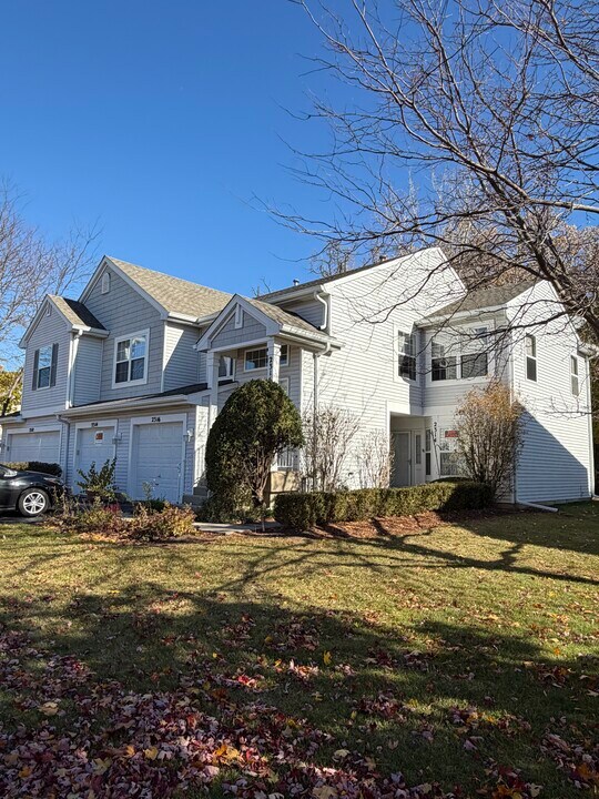 2314 Woodside Dr in Carpentersville, IL - Foto de edificio