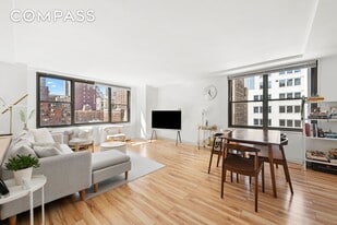 35 E 38th St in New York, NY - Building Photo