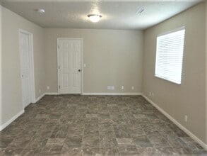 5404 W Sunfalls Ct in Salt Lake City, UT - Building Photo - Building Photo