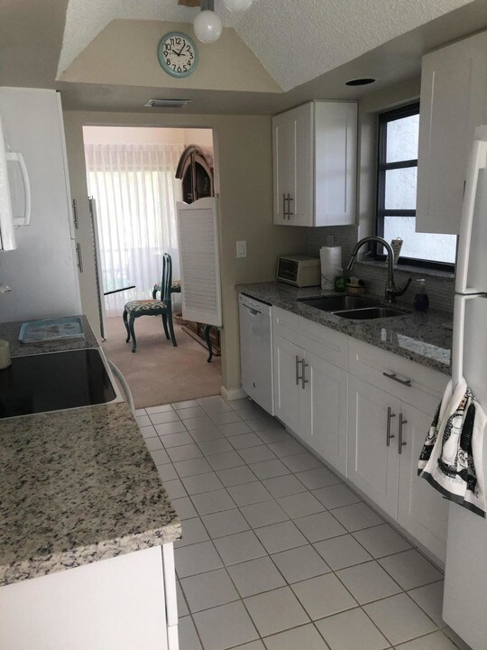 6774 Willow Wood Dr in Boca Raton, FL - Building Photo