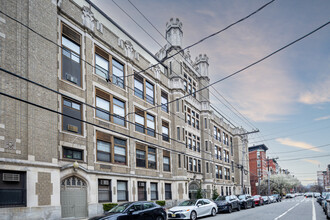 Adams Square in Hoboken, NJ - Foto de edificio - Building Photo