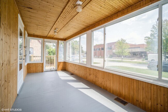 1020 Rose Ave in Des Plaines, IL - Building Photo - Building Photo