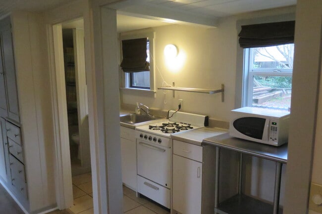 848 3rd St, Unit C in Santa Rosa, CA - Foto de edificio - Building Photo