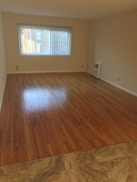 689 Snelling Ave S in St. Paul, MN - Building Photo