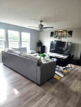 117 W Point Way in Elgin, TX - Building Photo - Building Photo