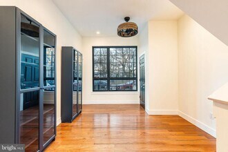 412 Sepviva St in Philadelphia, PA - Building Photo - Building Photo